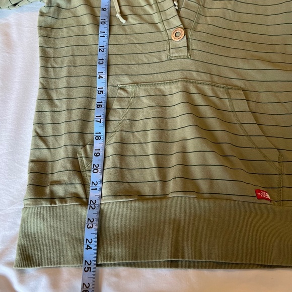 North face light weight hoodie.‎ Green striped women’s medium - Picture 11 of 11